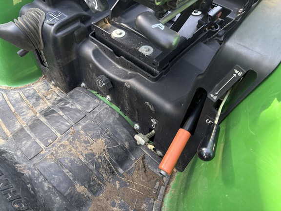 2013 John Deere 3320 Tractor Compact