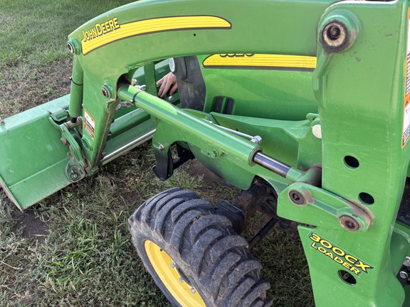 2013 John Deere 3320 Tractor Compact