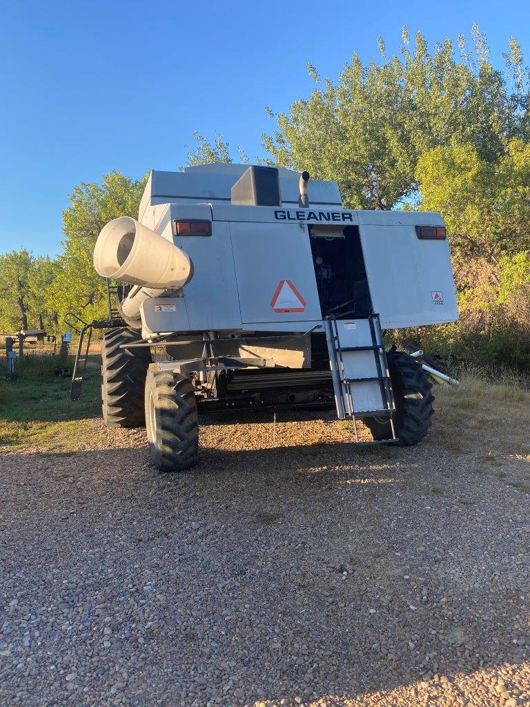 1998 Gleaner R62 Combine