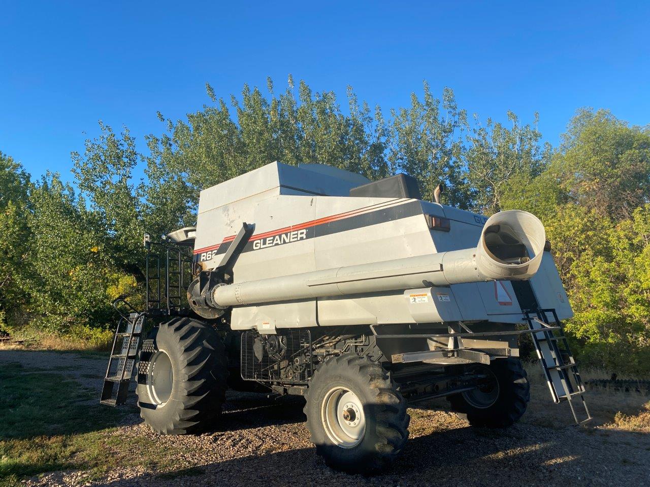 1998 Gleaner R62 Combine