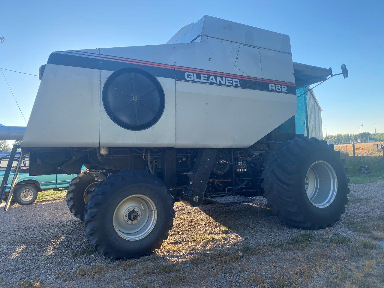 1998 Gleaner R62 Combine