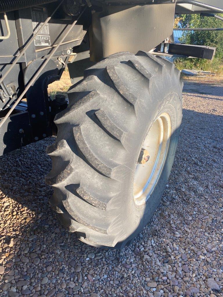 1998 Gleaner R62 Combine