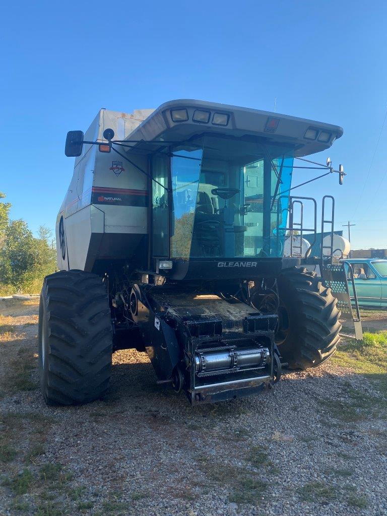 1998 Gleaner R62 Combine