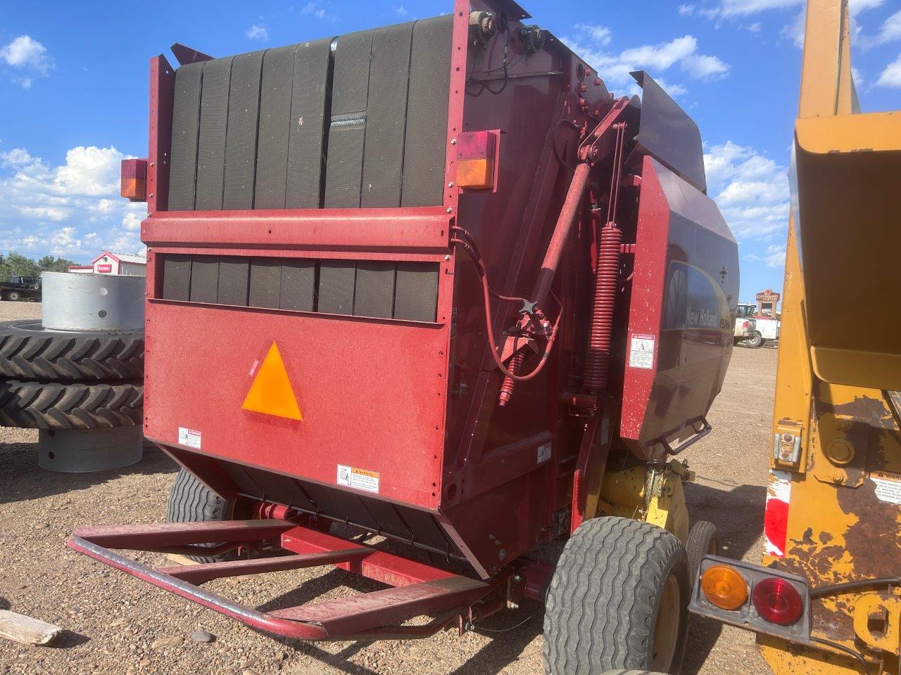 2010 New Holland BR7090 Baler/Round