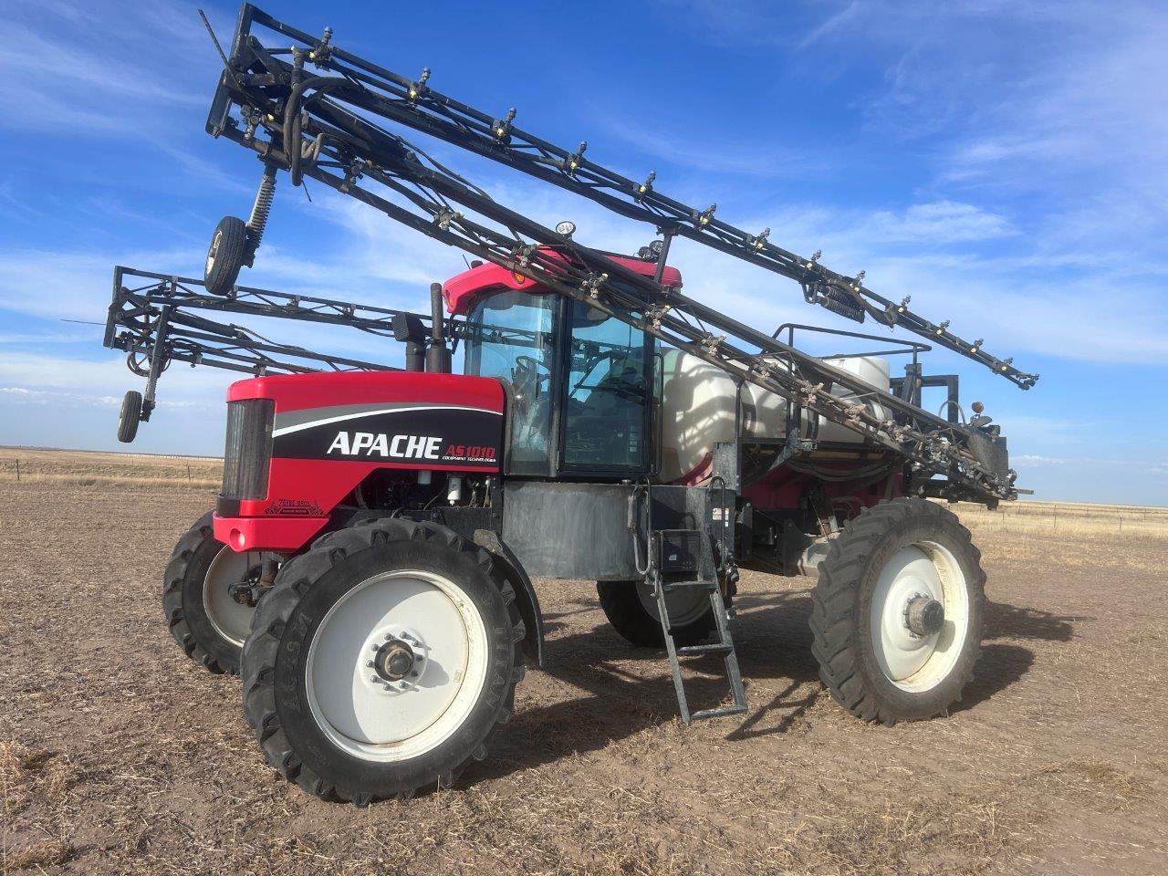 2007 Apache AS1010 Sprayer/High Clearance