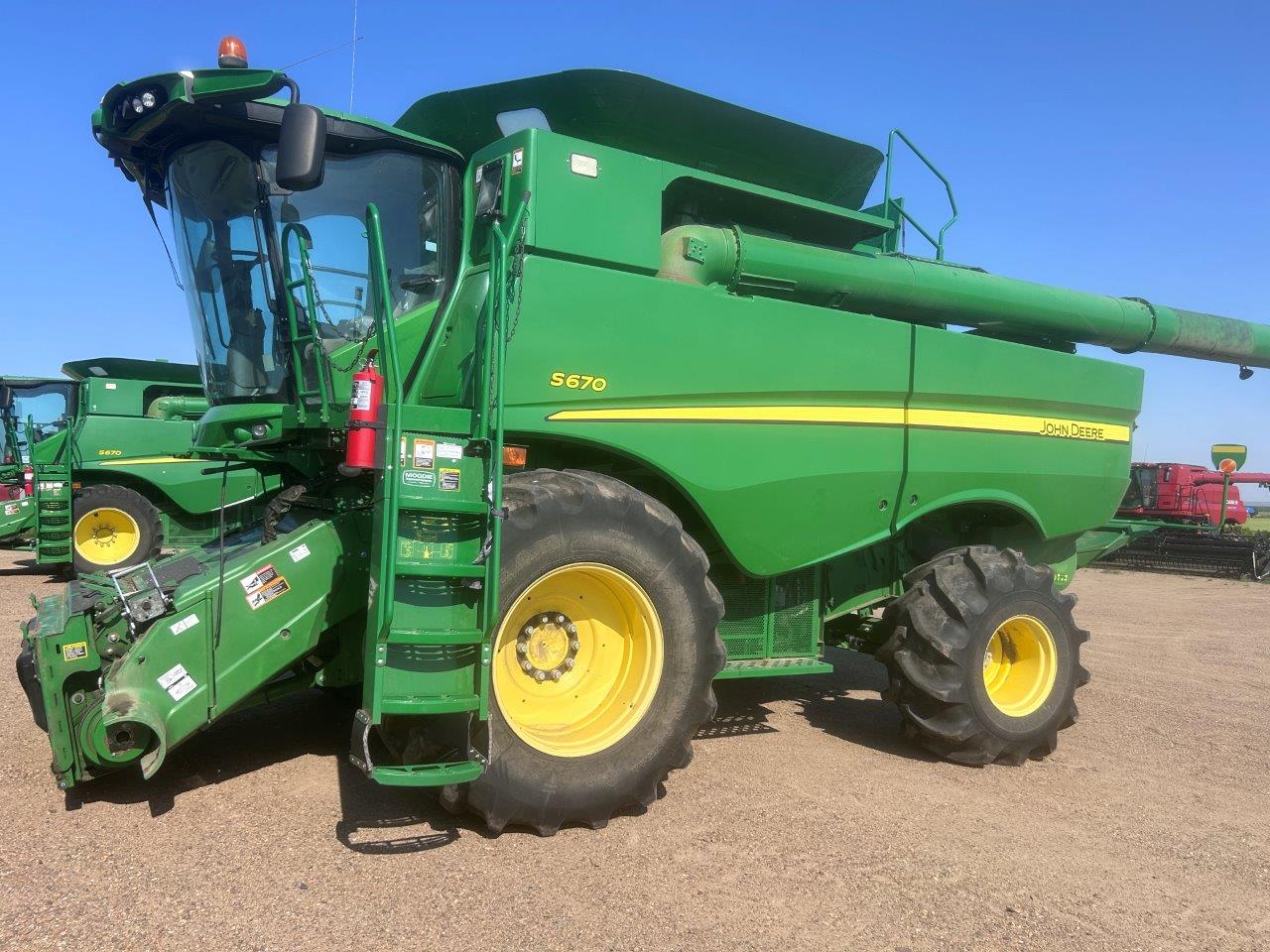 2012 John Deere S670 Combine