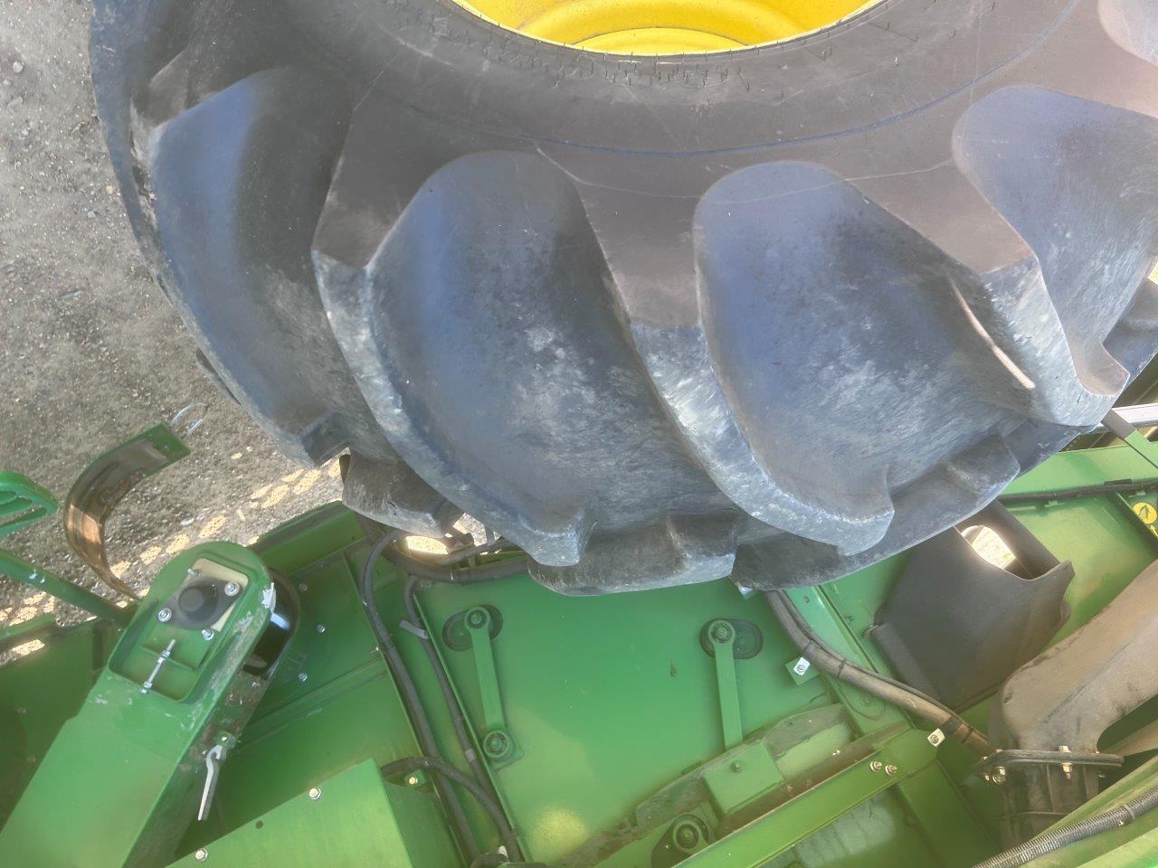 2012 John Deere S670 Combine