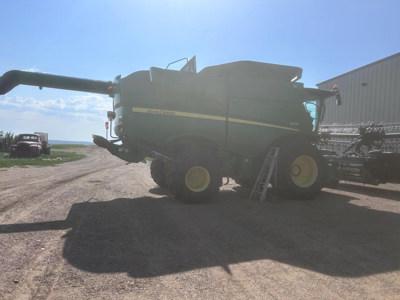 2012 John Deere S670 Combine
