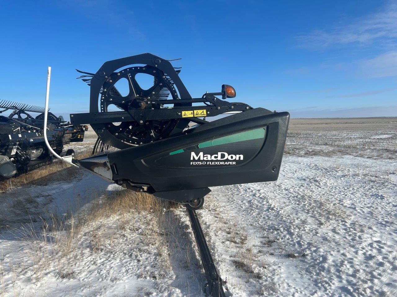 2016 MacDon FD75-40 Header Combine