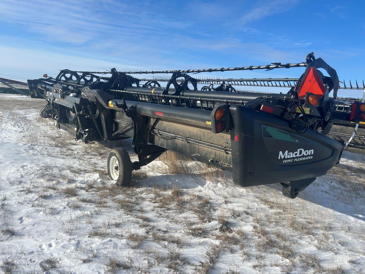 2016 MacDon FD75-40 Header Combine