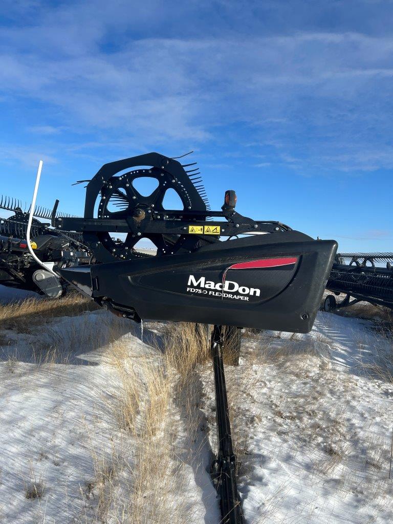 2018 MacDon FD75-40 Header Combine