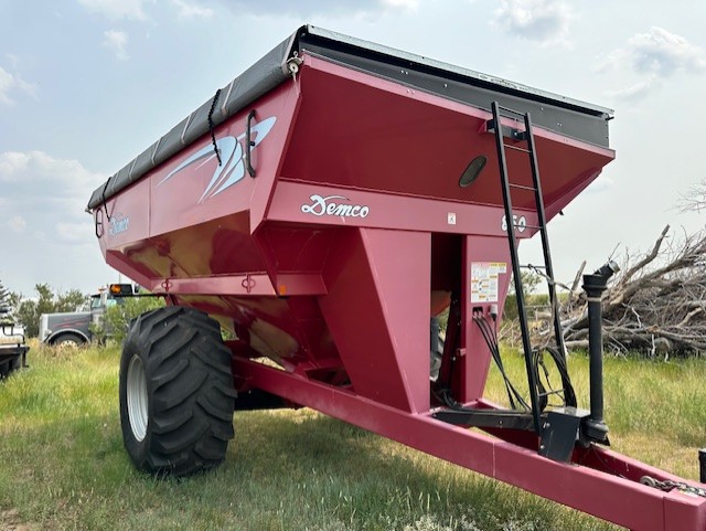 2011 Demco 850 Grain Cart