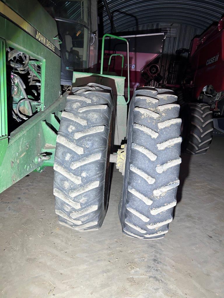 1990 John Deere 8560 Tractor