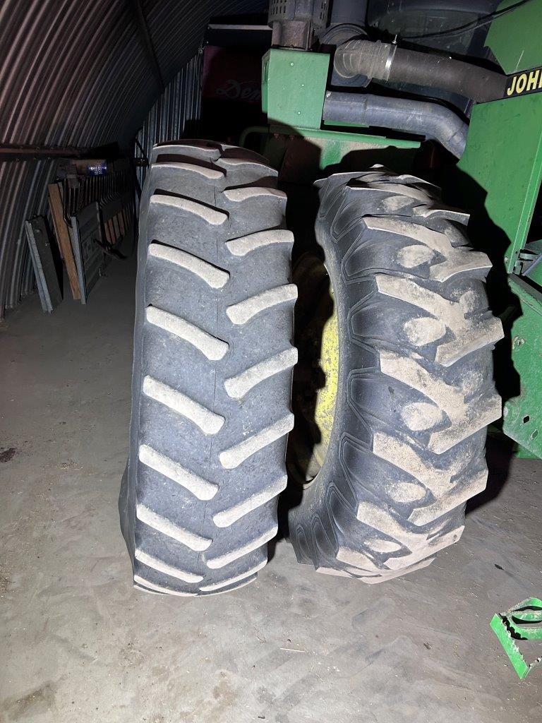 1990 John Deere 8560 Tractor