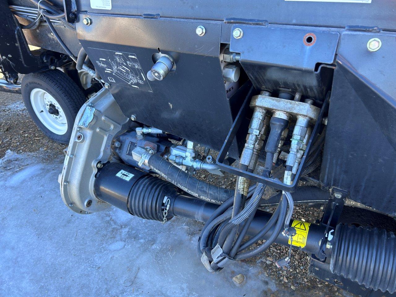 2014 MacDon FD75-40 Header Combine