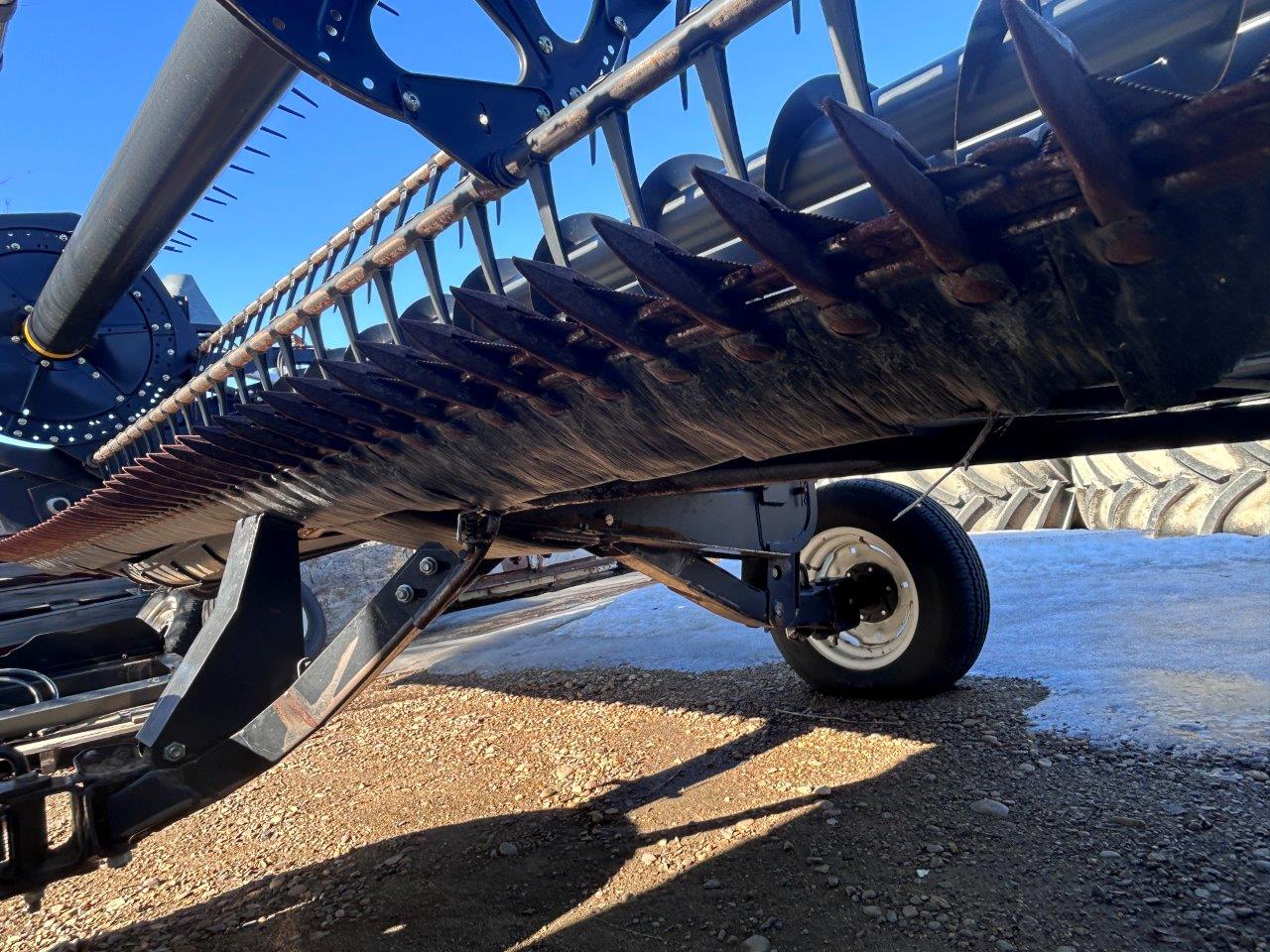 2014 MacDon FD75-40 Header Combine