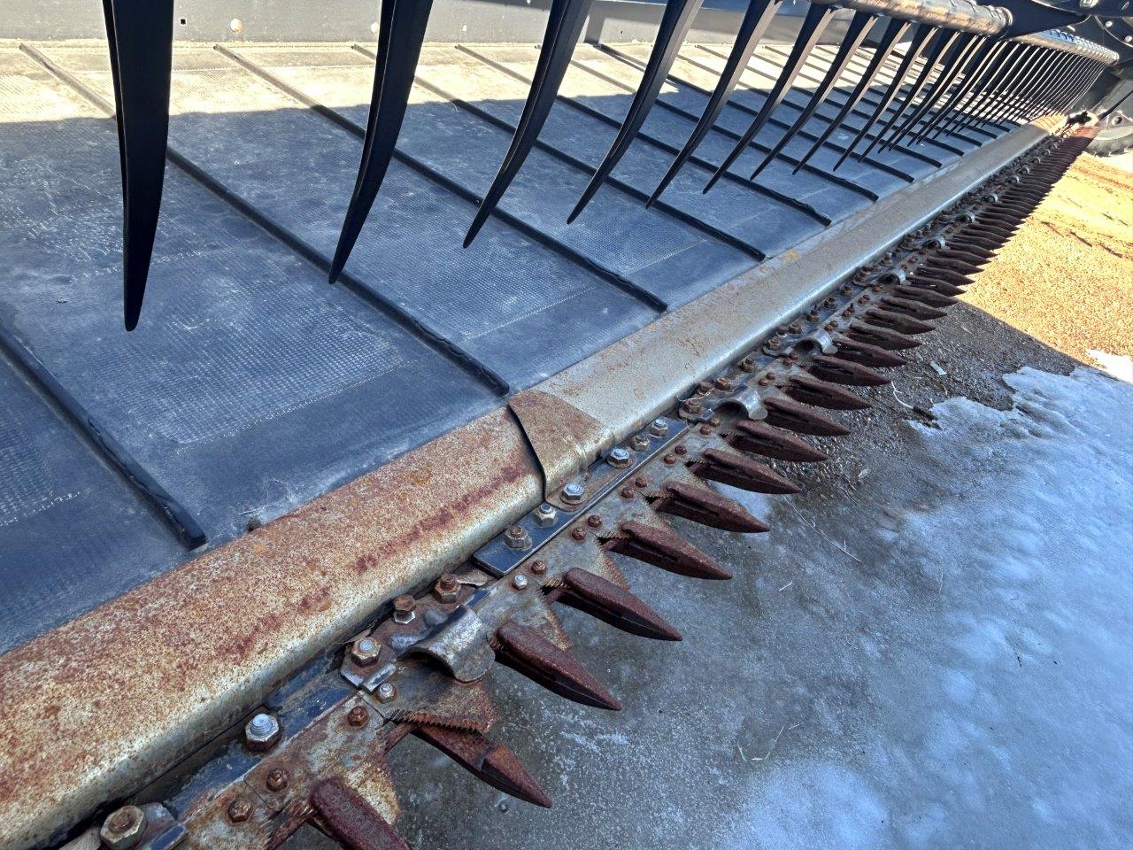 2014 MacDon FD75-40 Header Combine