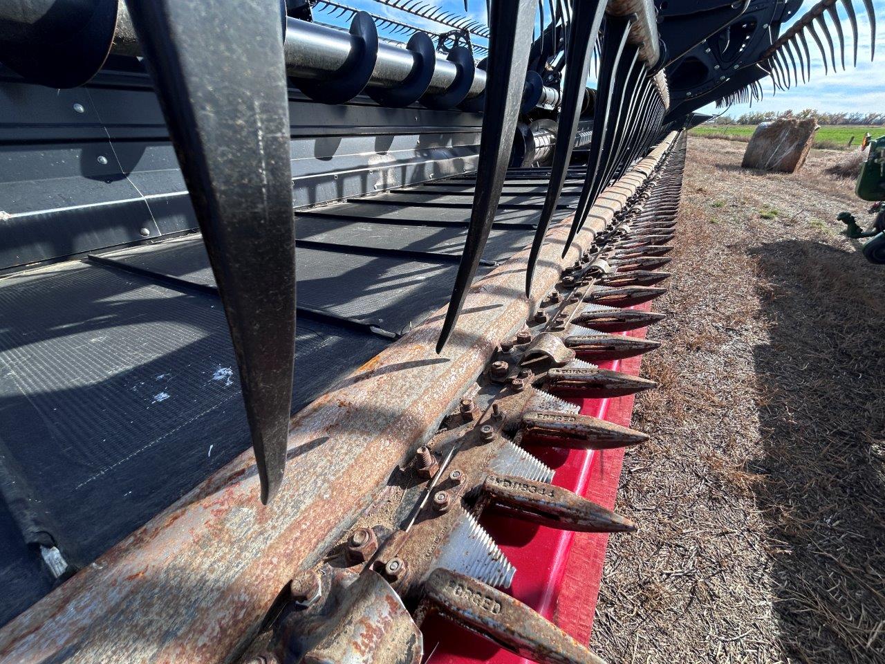 2011 MacDon FD70-40 Header Combine