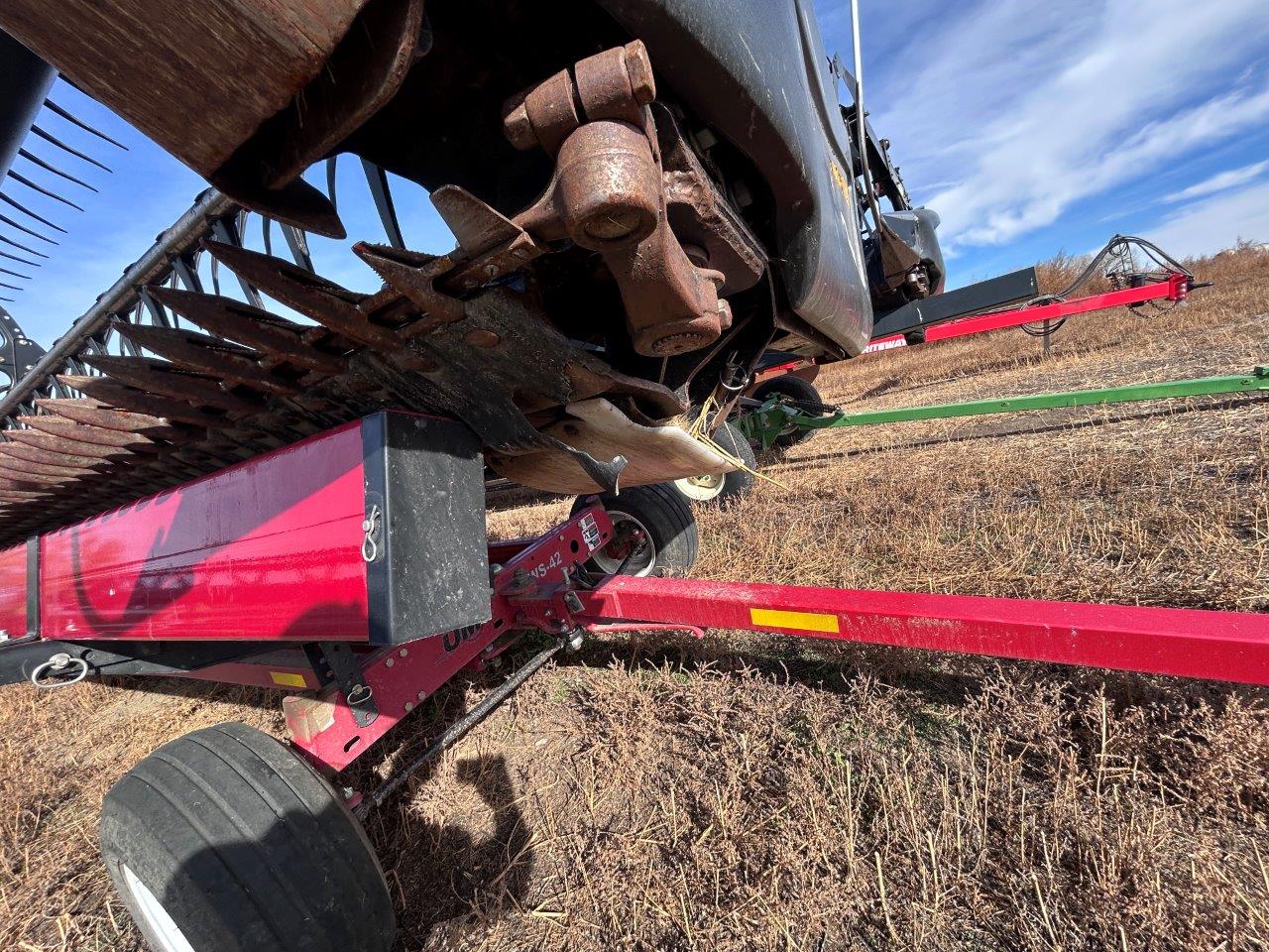 2011 MacDon FD70-40 Header Combine