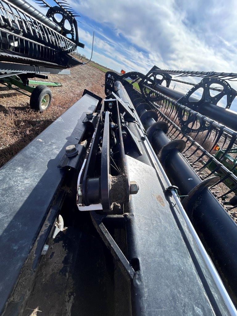 2011 MacDon FD70-40 Header Combine