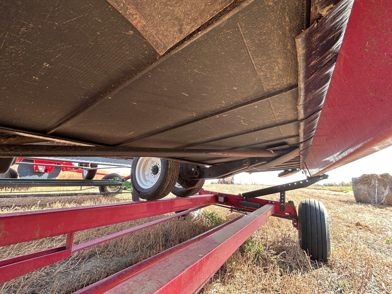 2011 MacDon FD70-40 Header Combine