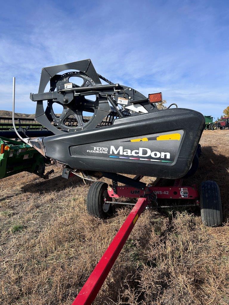 2011 MacDon FD70-40 Header Combine