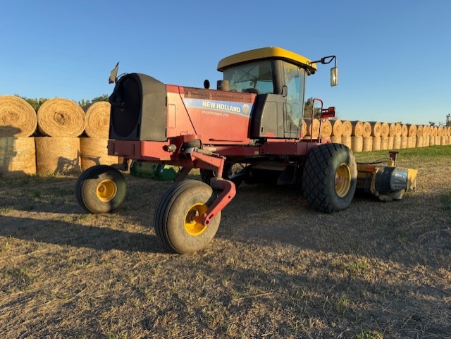 2014 New Holland SPEEDR200 Windrower