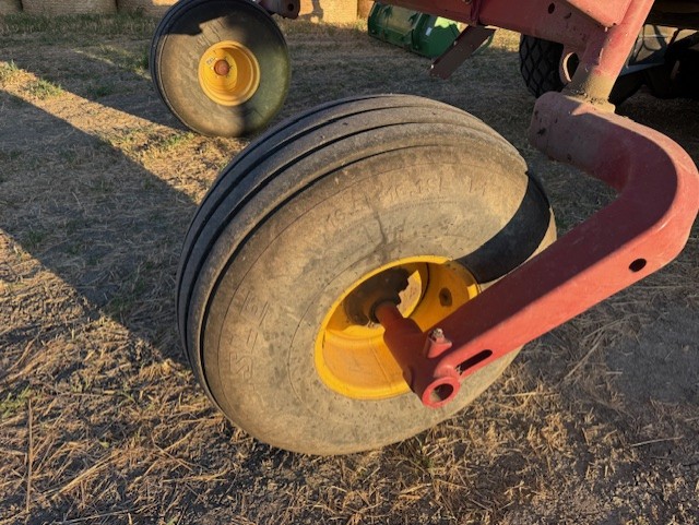 2014 New Holland SPEEDR200 Windrower
