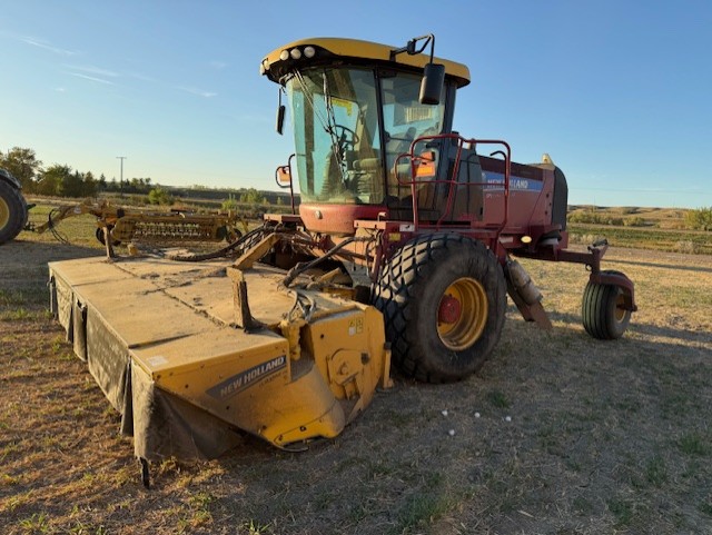2014 New Holland SPEEDR200 Windrower