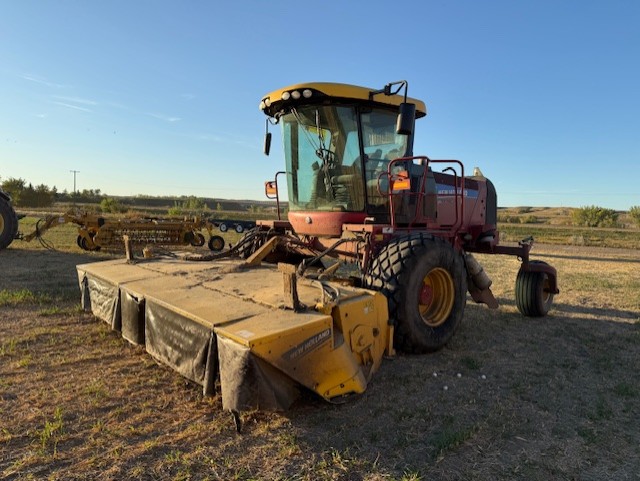 2014 New Holland SPEEDR200 Windrower