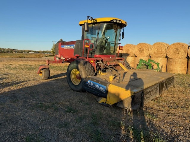2014 New Holland SPEEDR200 Windrower