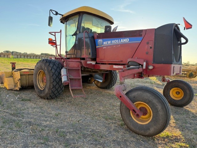 2014 New Holland SPEEDR200 Windrower