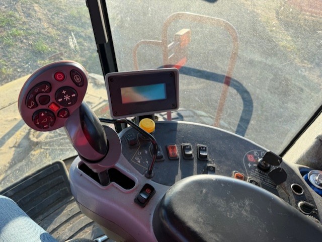 2014 New Holland SPEEDR200 Windrower