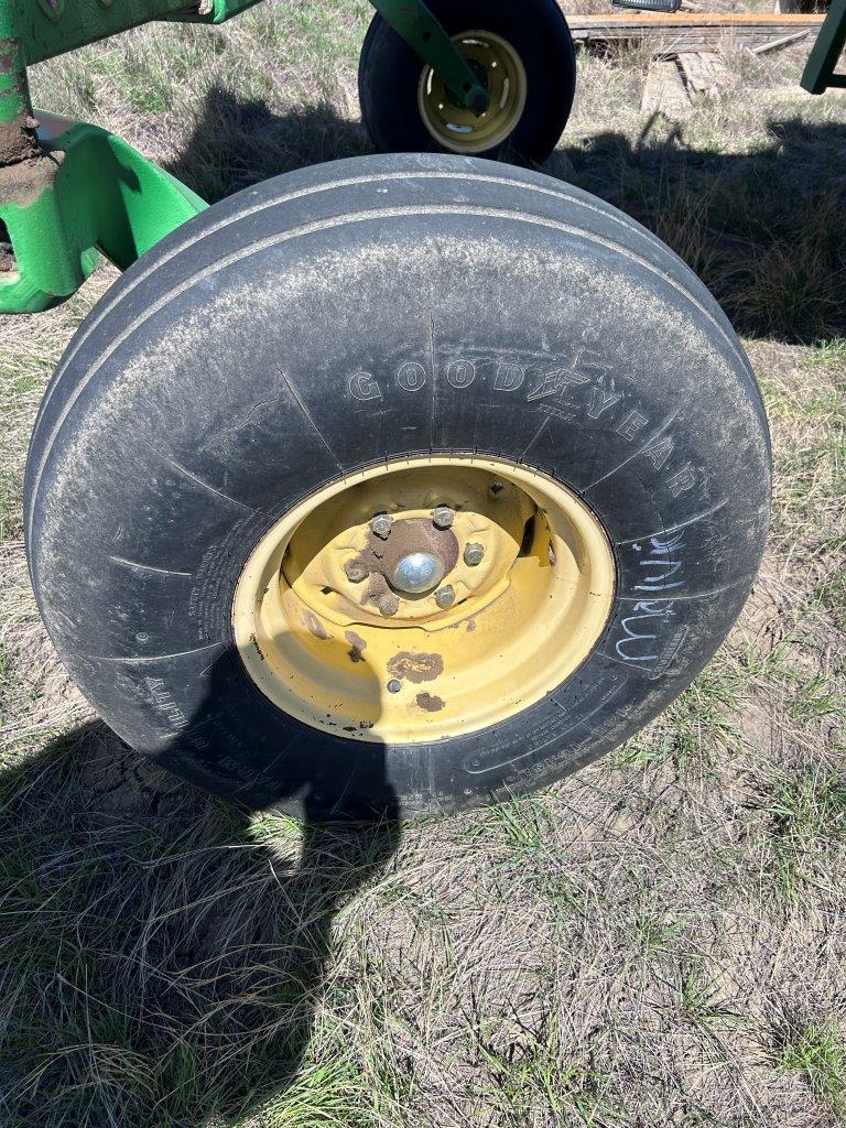 2007 John Deere 4895 Windrower