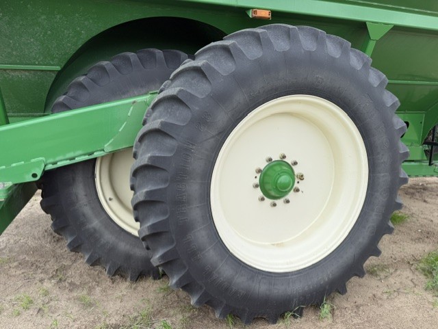 2013 Brent 1196 Grain Cart