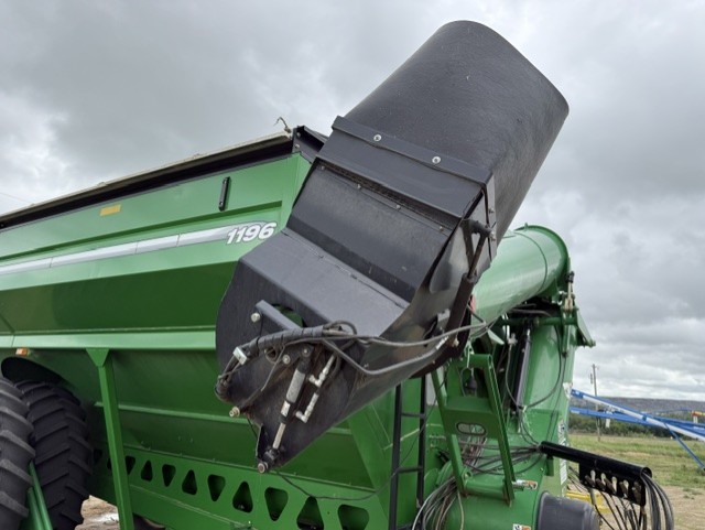 2013 Brent 1196 Grain Cart