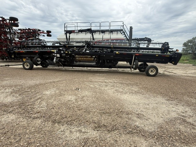 2019 MacDon FD140 Header Combine