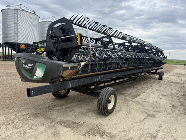 2019 MacDon FD140 Header Combine