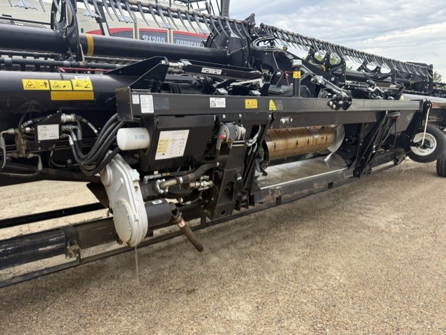2019 MacDon FD140 Header Combine