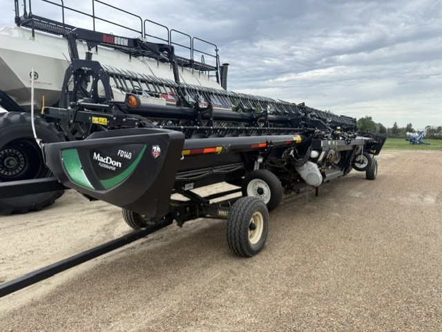 2019 MacDon FD140 Header Combine