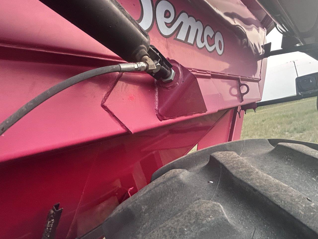 2019 Demco 850 Grain Cart