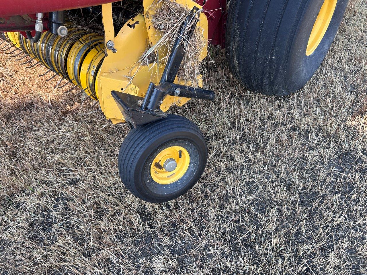 2018 New Holland Rollbelt 560 Baler/Round