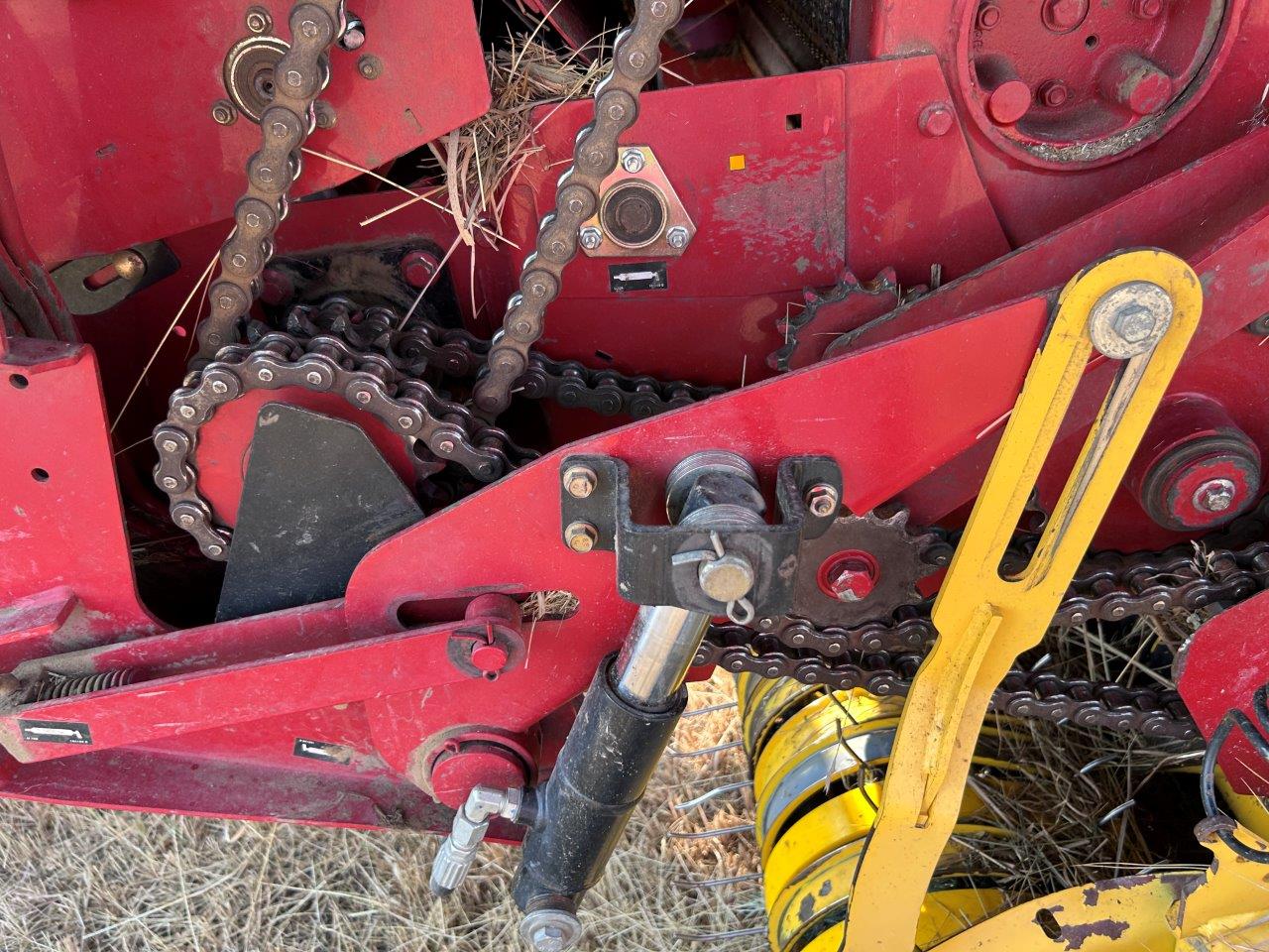 2018 New Holland Rollbelt 560 Baler/Round