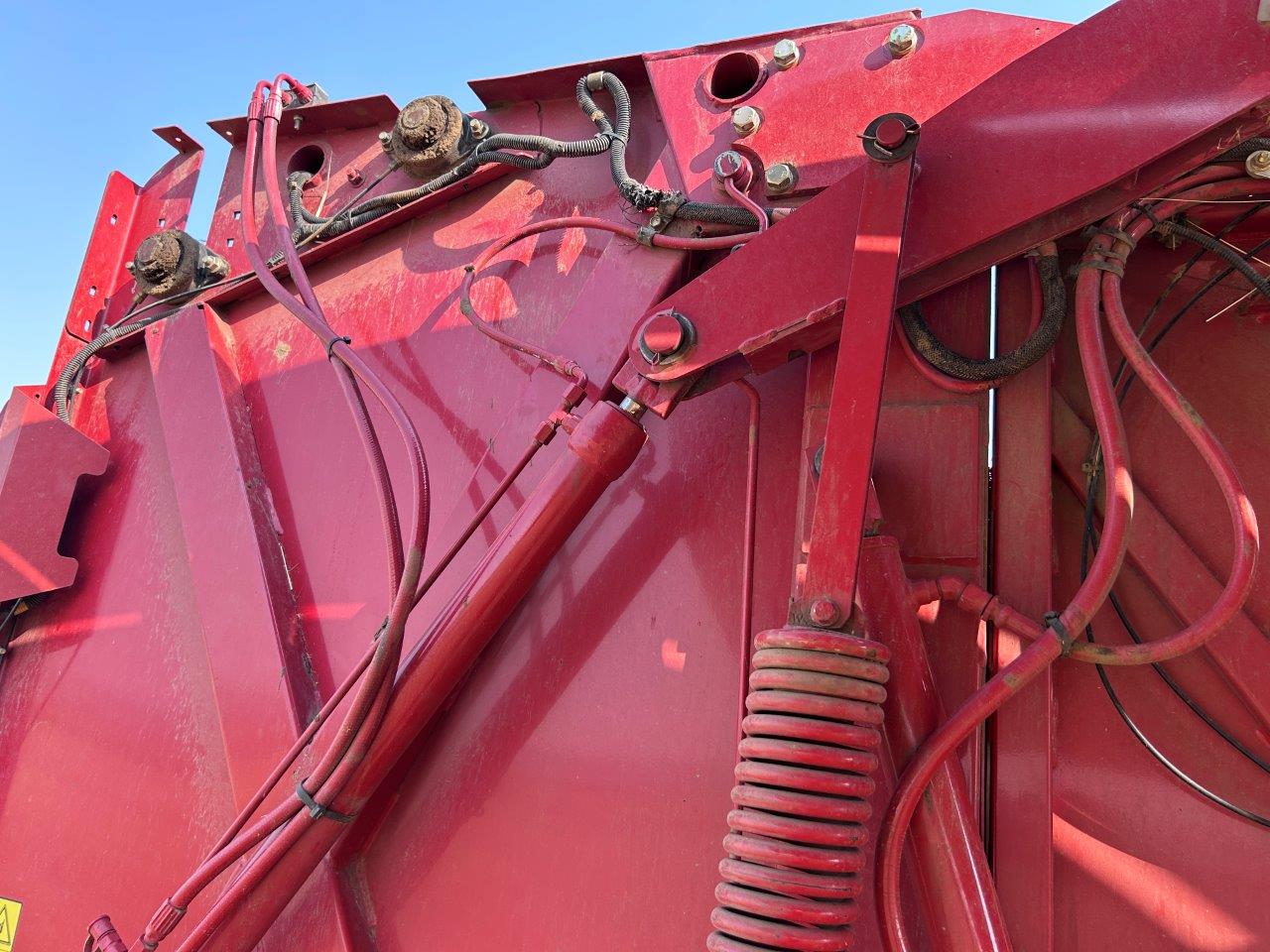 2018 New Holland Rollbelt 560 Baler/Round