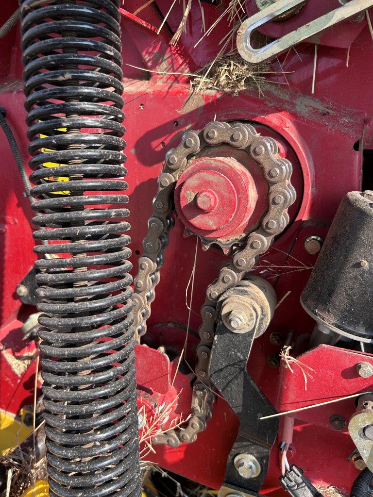 2018 New Holland Rollbelt 560 Baler/Round