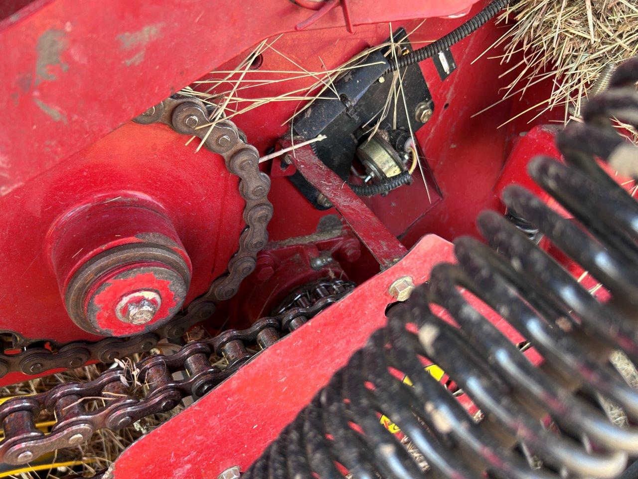2018 New Holland Rollbelt 560 Baler/Round