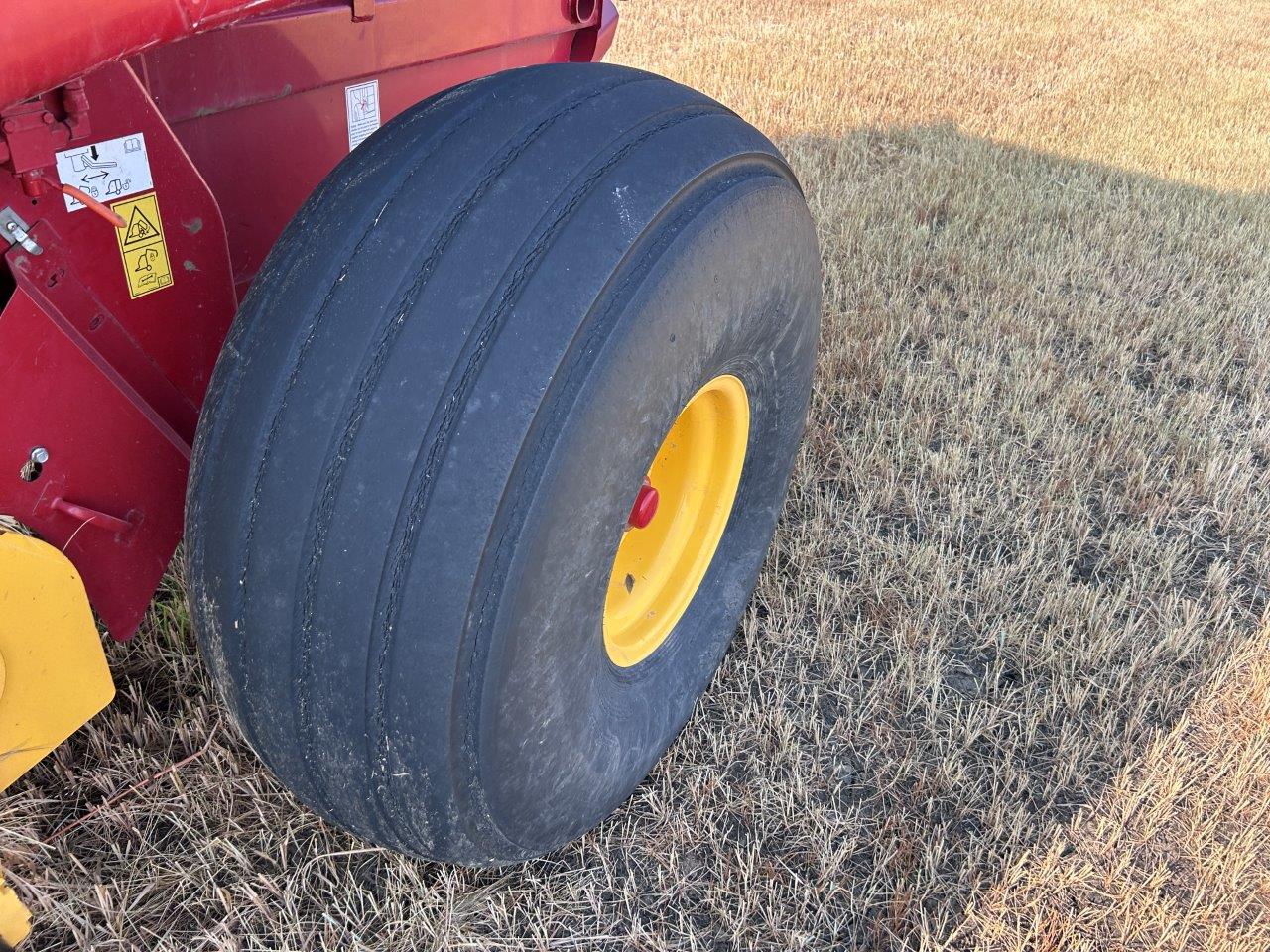 2018 New Holland Rollbelt 560 Baler/Round