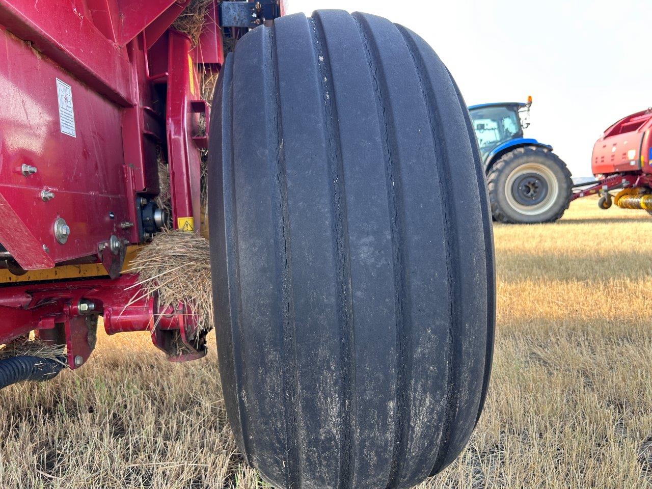 2018 New Holland Rollbelt 560 Baler/Round