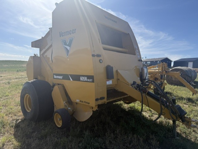 2022 Vermeer 605N Select Baler/Round