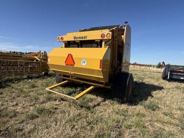 2022 Vermeer 605N Select Baler/Round